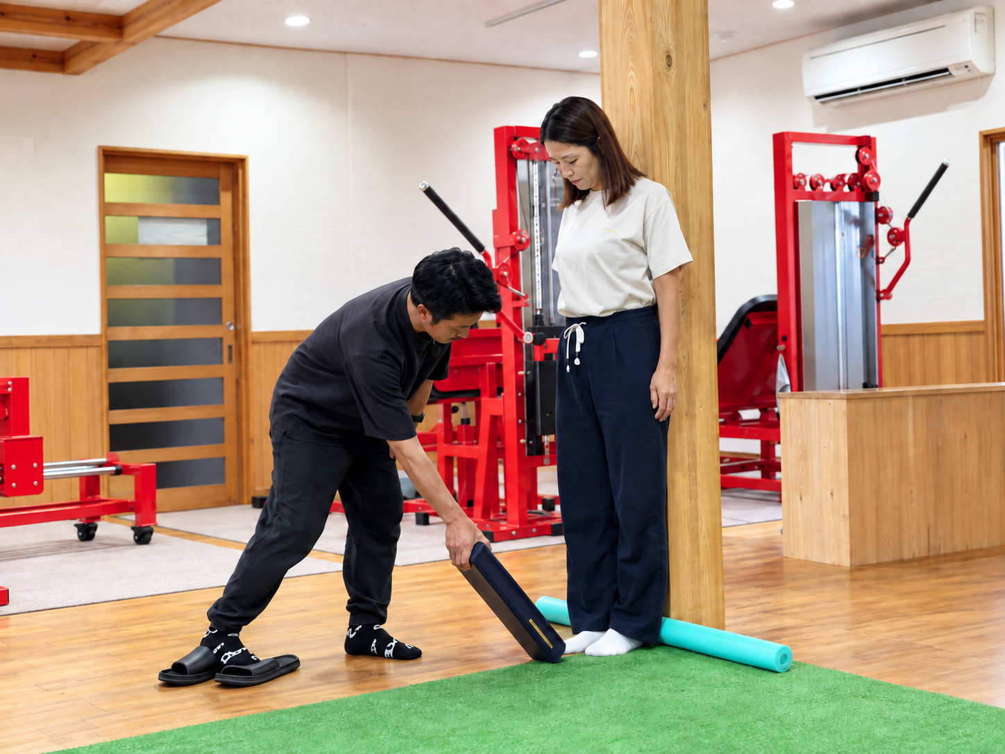 立ち姿勢と足元のバランスを確認する身体チェック